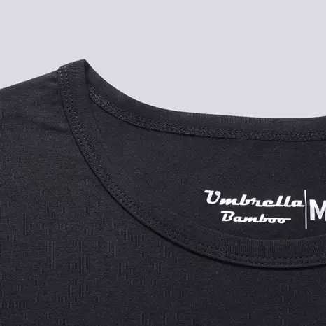 Halsåbning på Sort Rundhals Bambus T-Shirt